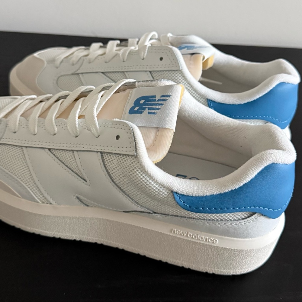 New Balance Cream and Blue Casual Sneakers